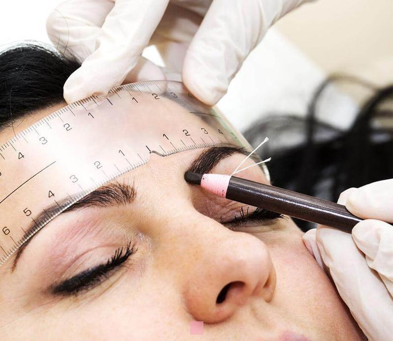 Maquillage semi-permanent sourcils