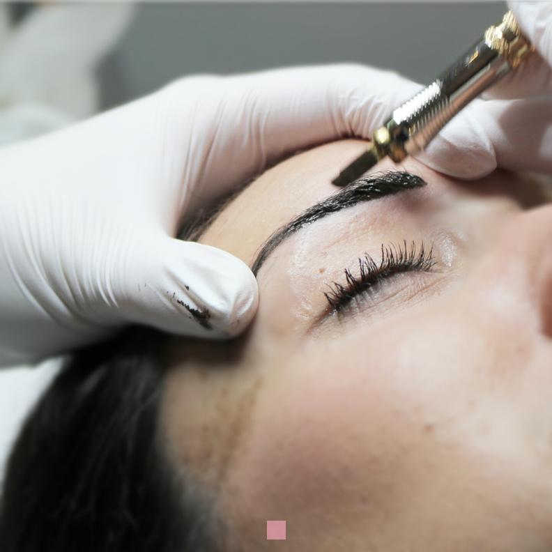 Pigmentation des sourcils poudrés