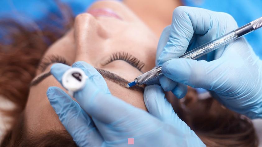 Risques et effets à long terme du microblading