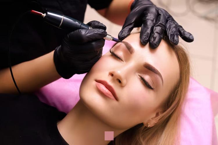 Risques et effets à long terme du microblading