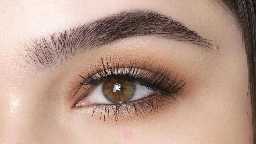 Sourcils parfaits naturels